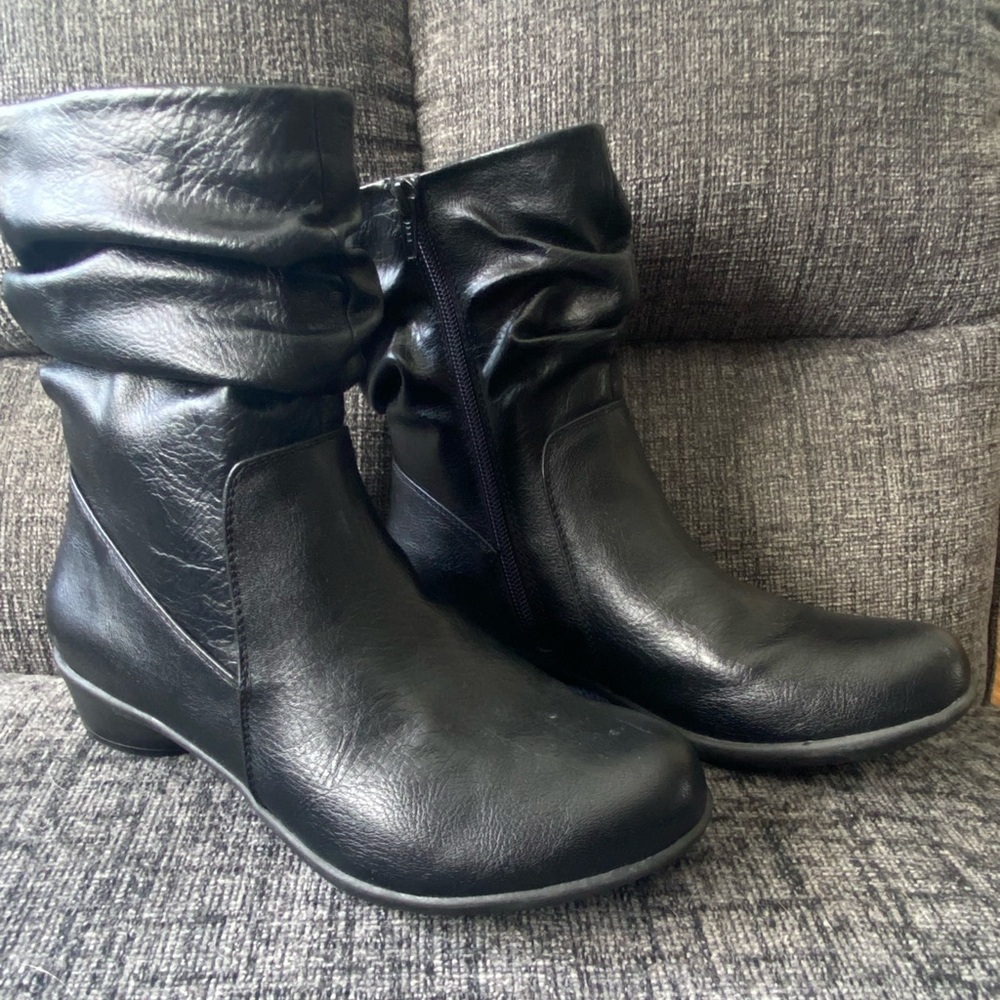 Croft & Barrow Caiman Booties (6.5)